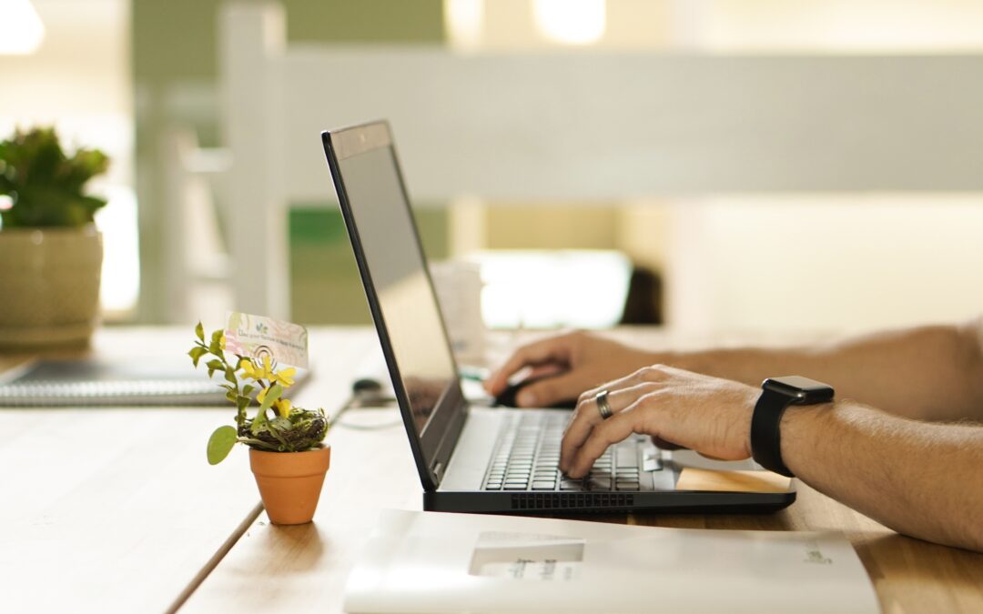 ¿Te pesa la soledad del freelance? Cómo el coworking protege tu salud mental